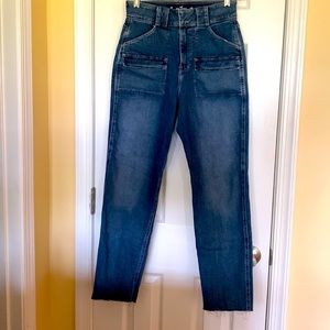 Hollister Women’s Ultra High Rise Mom Jean, mid wash